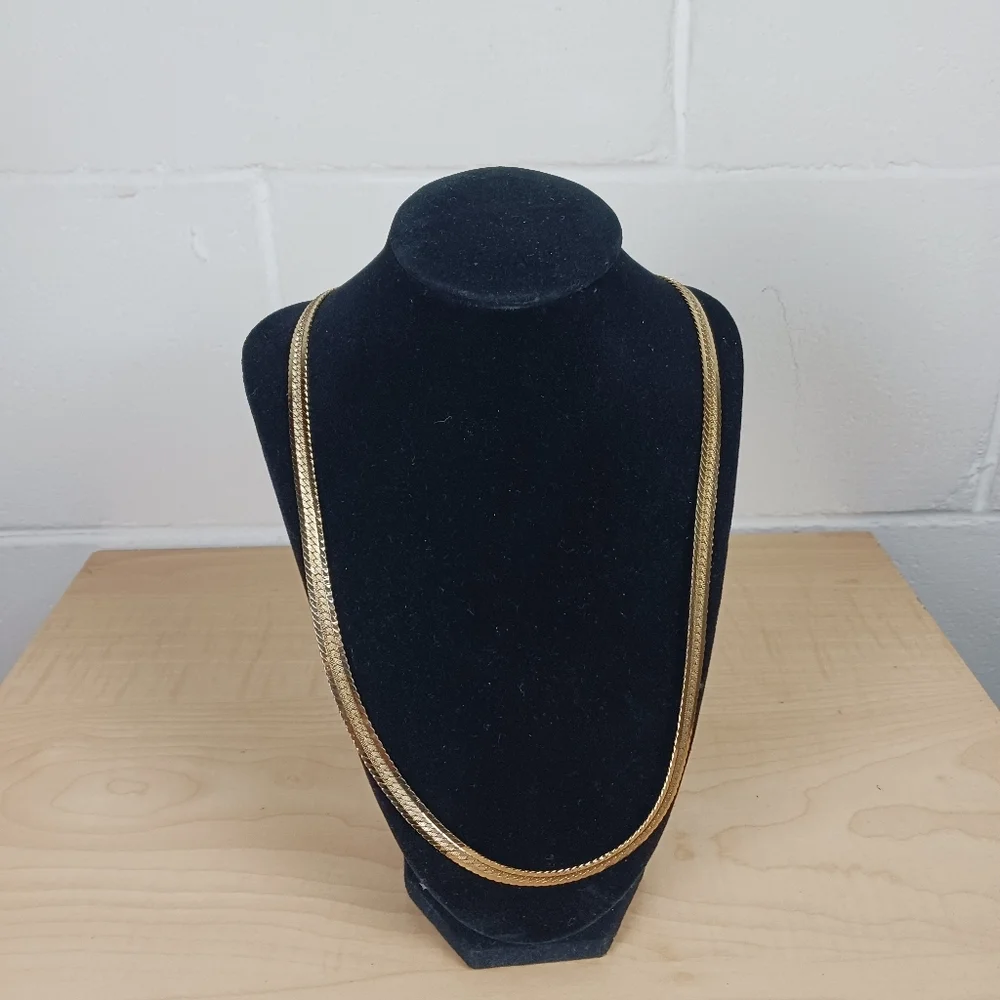 Vintage Gold Tone Herringbone Chain Necklace 24” Sleek Flat Unisex Elegant‎